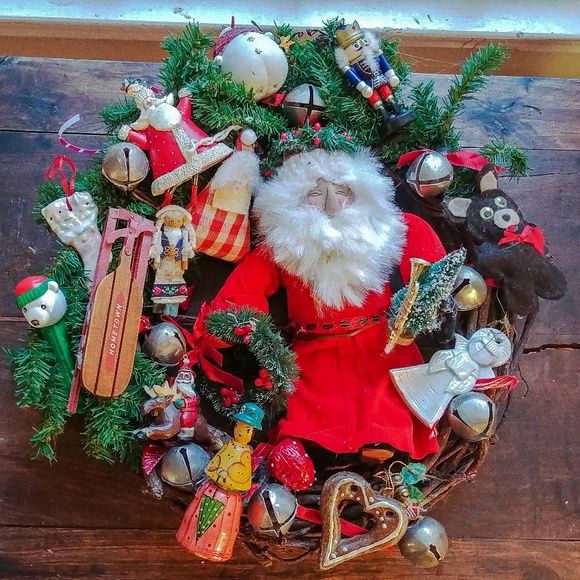 VINTAGE ORNAMENT WREATH HANDCRAFTED COLLECTABLE - Picture 1 of 7